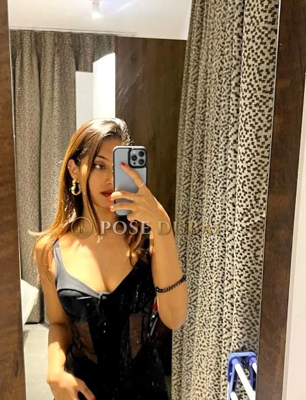 Aparna, 23, escort in Dubai — Indian, 166 cm (photo 3 of 4)
