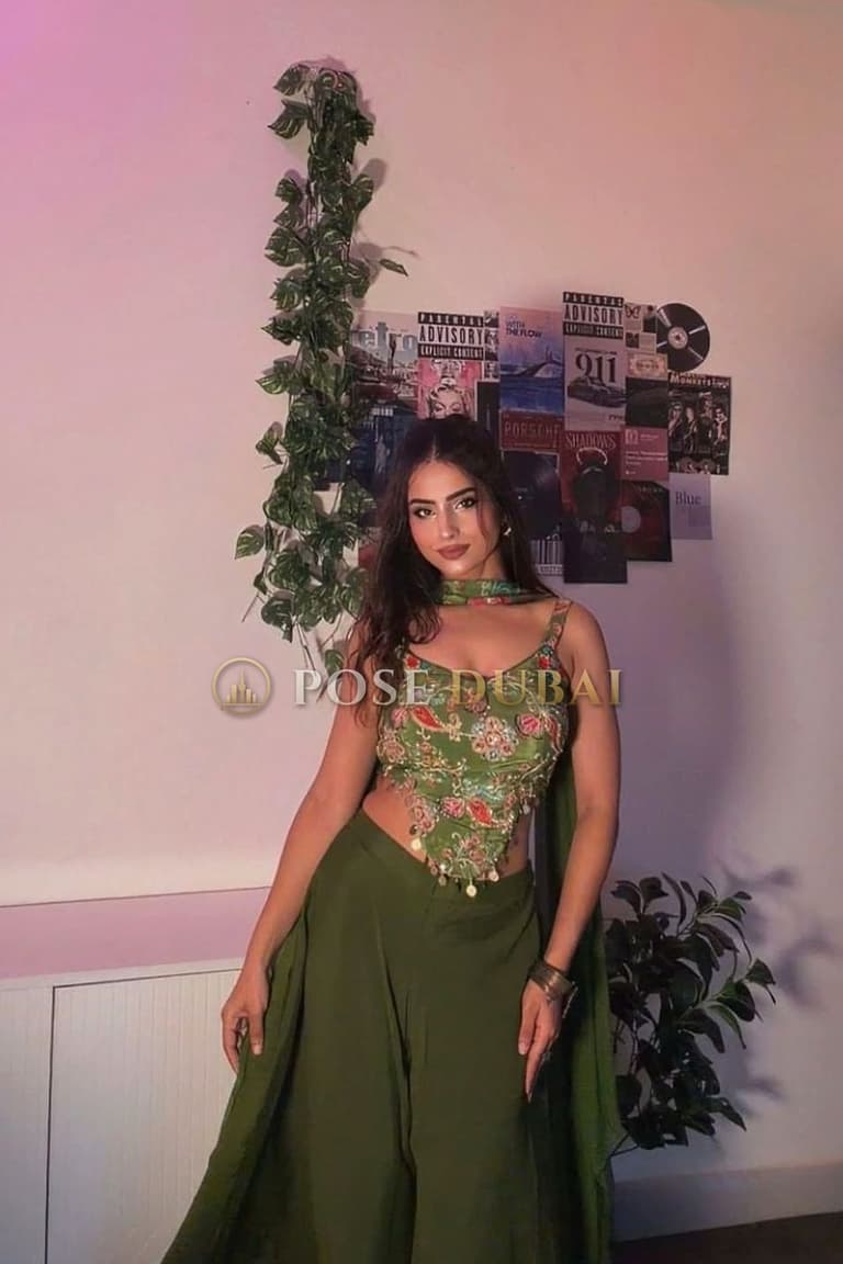 Anika, 22, escort in Dubai — Indian, 169 cm (photo 1 of 5)