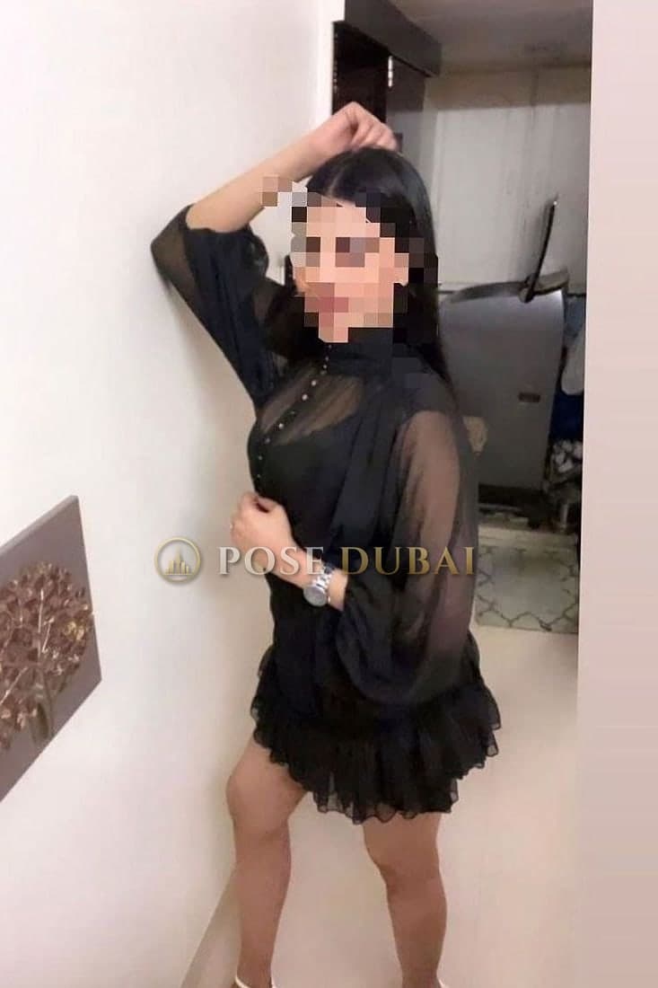 Esha, 23, escort in Dubai — 170 cm, Indian (photo 2 of 10)