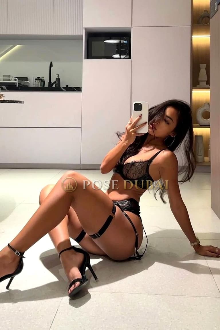 Linda, 23, escort in Dubai — Filipino, 169 cm (photo 1 of 12)