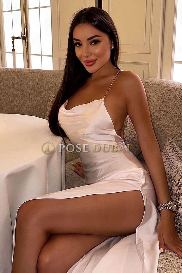 Rosabella, 24, escort in Dubai — 169 cm (photo 2 of 9)