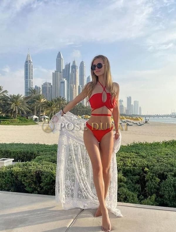 Christina, 21, escort in Dubai — 168 cm (photo 3 of 8)