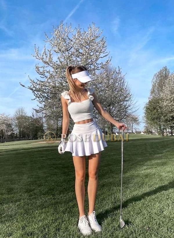 Christina, 21, escort in Dubai — 168 cm (photo 4 of 8)