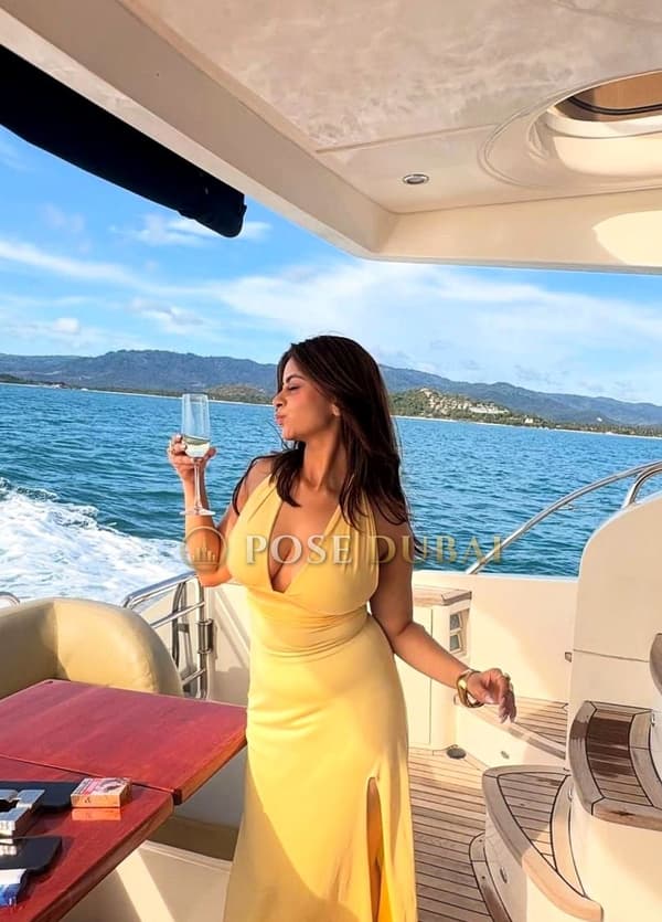 Devika, 22, escort in Dubai — 168 cm, Indian (photo 2 of 4)