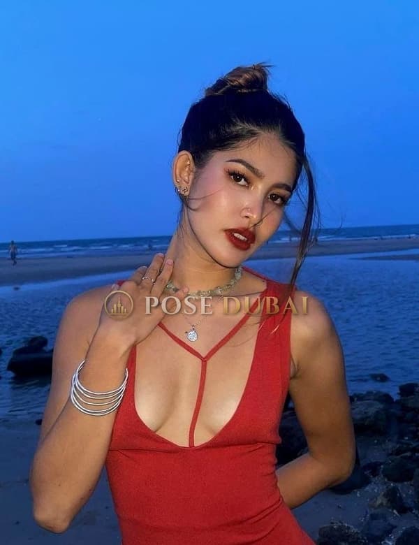 Diva, 24, escort in Dubai — Indonesian, 165 cm (photo 1 of 20)