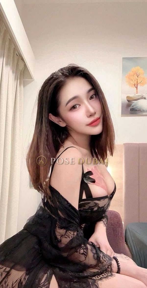 Emely, 24, escort in Dubai — Thai, 165 cm (photo 3 of 5)