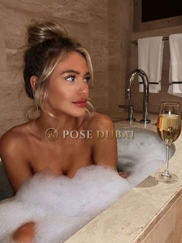 Emily, 22, escort in Dubai — 166 cm (photo 6 of 11)