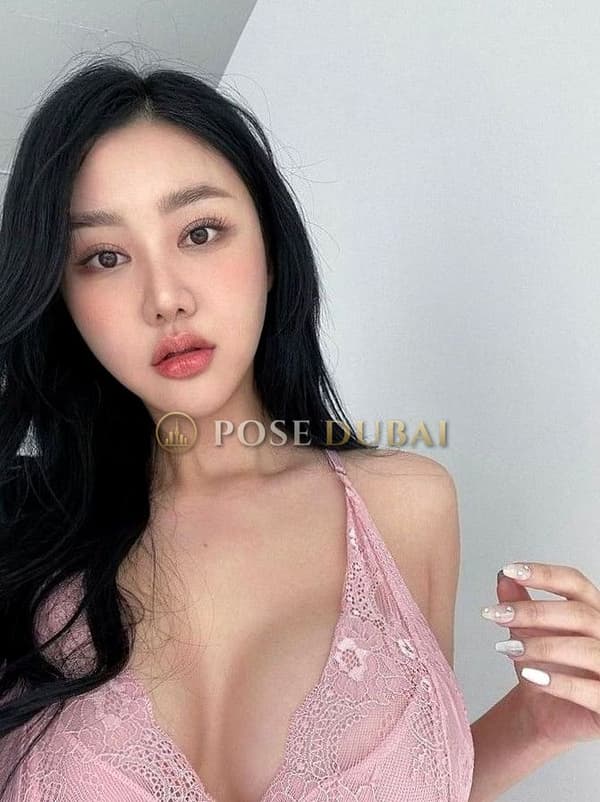 Emma, 23, escort in Dubai — 165 cm (photo 2 of 4)