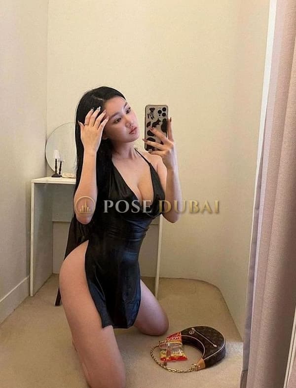 Emma, 23, escort in Dubai — 165 cm (photo 3 of 4)