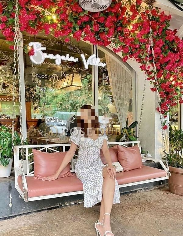 Esha, 23, escort in Dubai — 170 cm, Indian (photo 4 of 10)