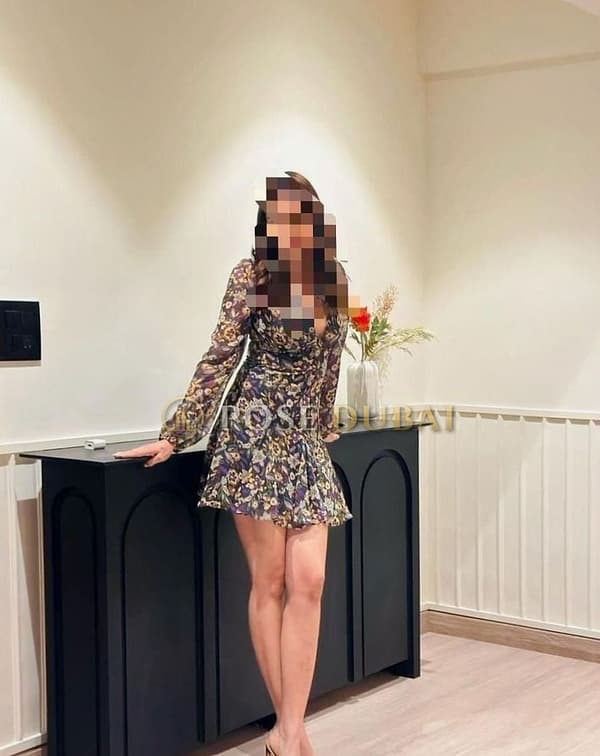Esha, 23, escort in Dubai — 170 cm, Indian (photo 6 of 10)