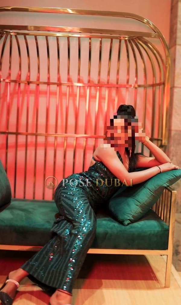 Esha, 23, escort in Dubai — Indian, 170 cm (photo 9 of 10)