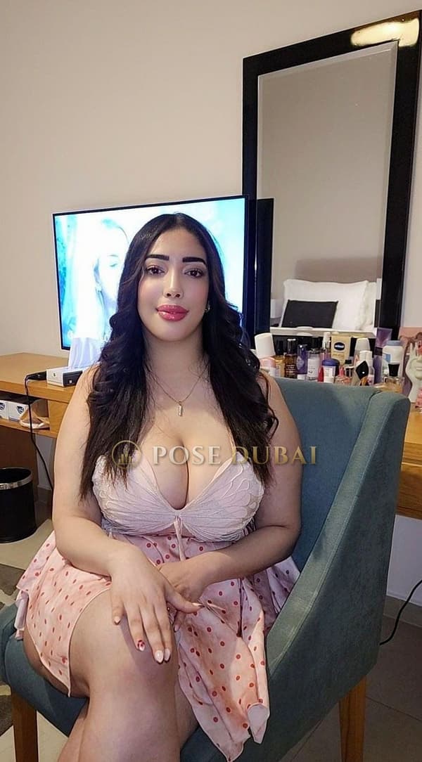 Farah, 20, escort in Dubai — 170 cm, Moroccan (photo 2 of 4)