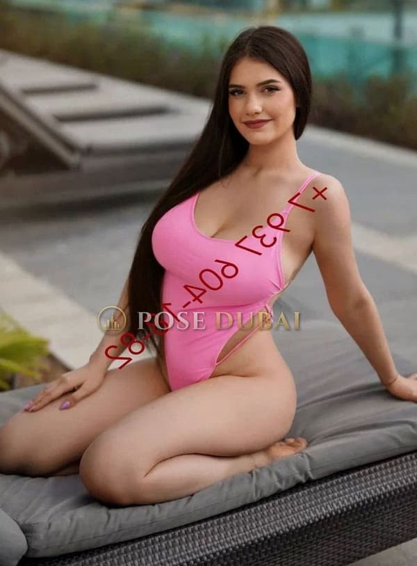 Laura, 22, escort in Dubai — Romanian, 170 cm (photo 5 of 9)