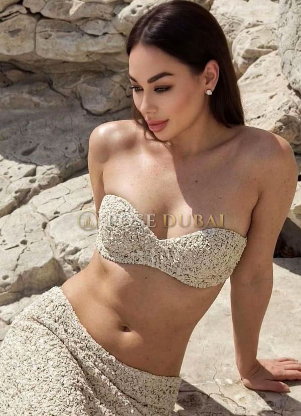 Laura, 29, escort in Dubai — 170 cm, Kazakh (photo 6 of 13)