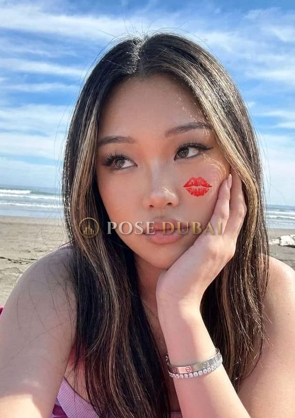Leila, 24, escort in Dubai — 167 cm (photo 2 of 5)