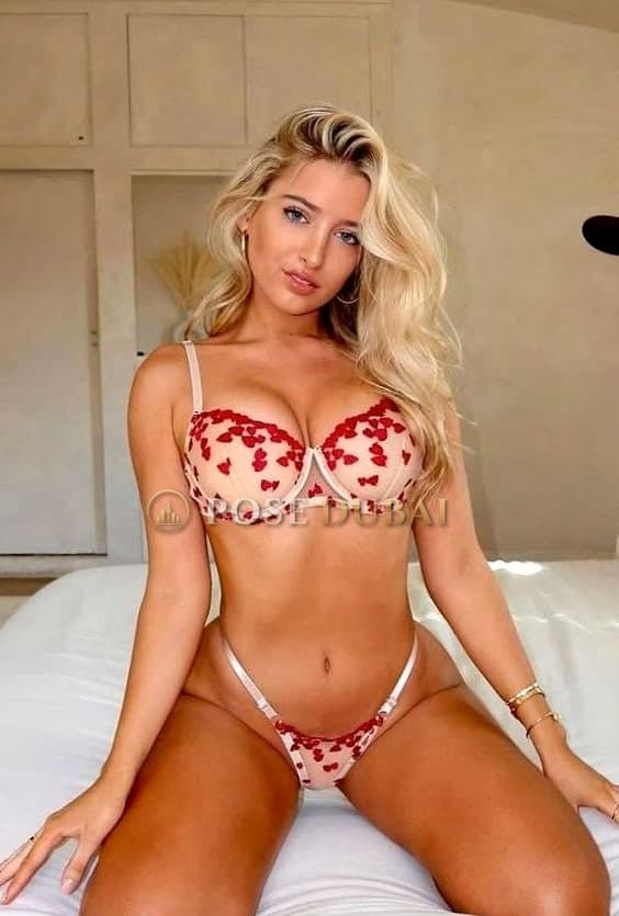Emily, 23, escort in Dubai — 165 cm (photo 1 of 7)