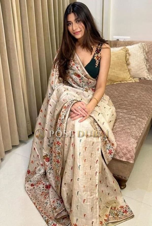 Saara, 21, escort in Dubai — Indian, 164 cm (photo 1 of 2)