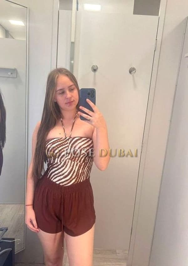 Manu, 20, escort in Dubai — Brazilian, 165 cm (photo 3 of 11)