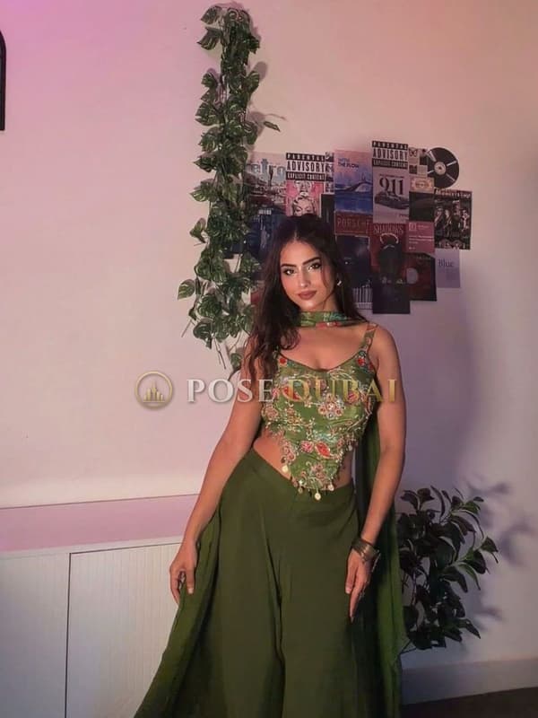 Anika, 22, escort in Dubai — Indian, 169 cm (photo 1 of 5)
