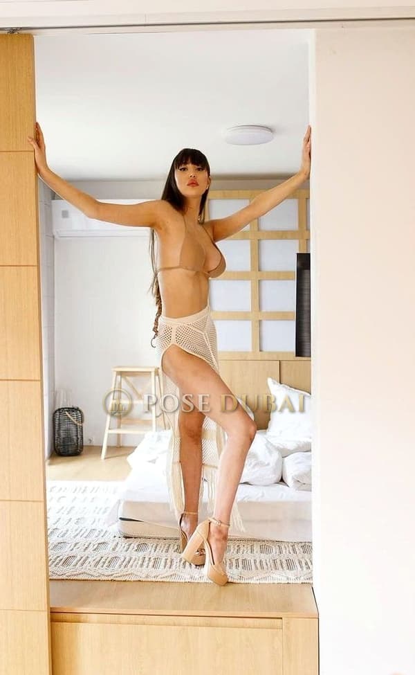 Riri, 20, escort in Dubai — 175 cm (photo 3 of 7)