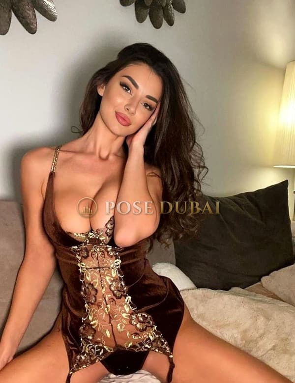 Rosabella, 24, escort in Dubai — 169 cm (photo 4 of 9)