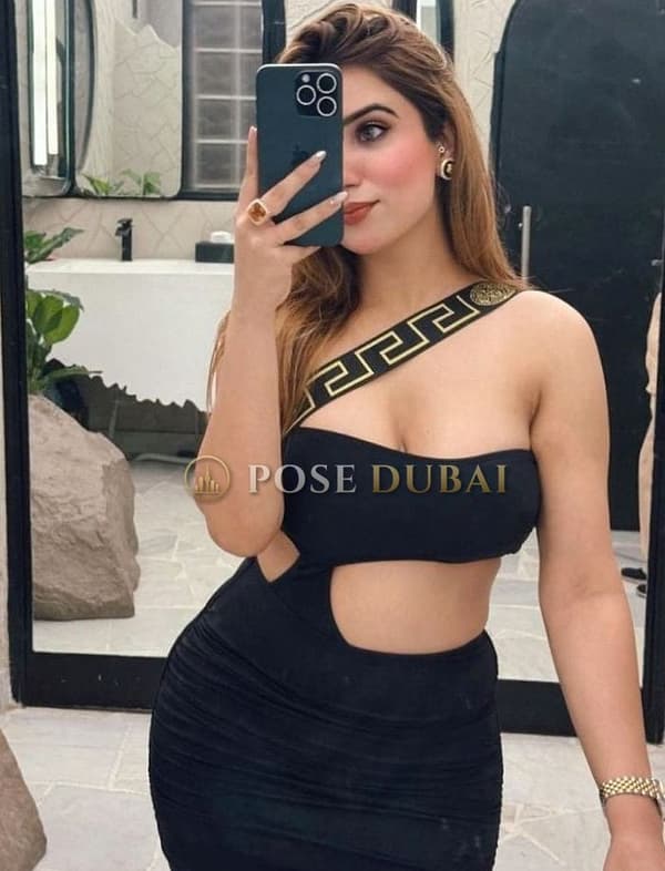 Sarah, 22, escort in Dubai — Indian, 164 cm (photo 3 of 4)
