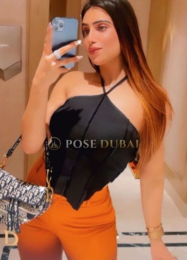 Sarah, 22, escort in Dubai — 164 cm, Indian (photo 4 of 4)