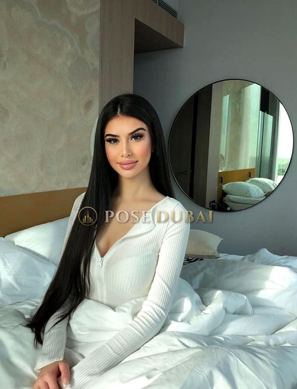 Sarah, 23, escort in Dubai — Romanian, 168 cm (photo 3 of 9)