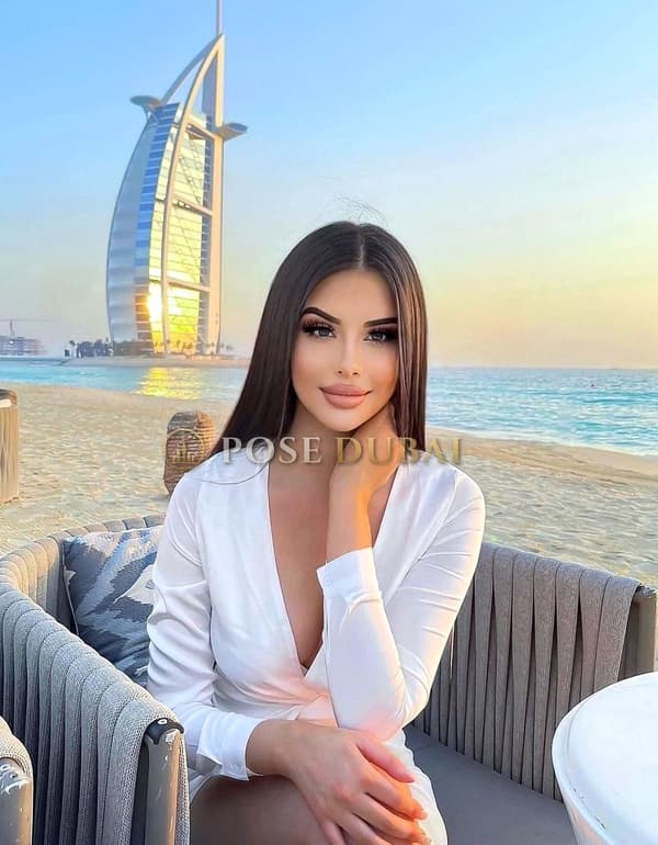Sarah, 23, escort in Dubai — Romanian, 168 cm (photo 5 of 9)