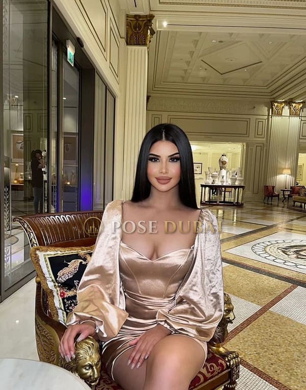 Sarah, 23, escort in Dubai — Romanian, 168 cm (photo 9 of 9)