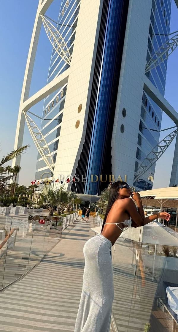 Sasha, 25, escort in Dubai — Colombian, 175 cm (photo 11 of 13)