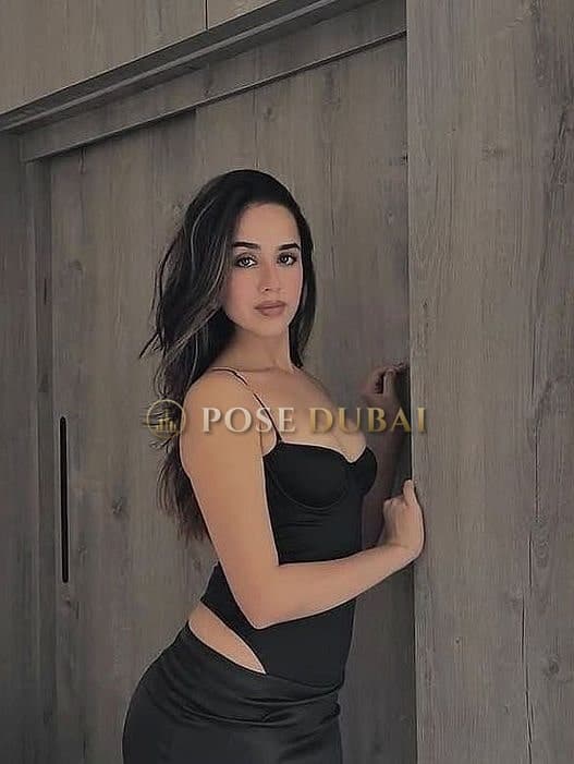 Simran, 22, escort in Dubai — 170 cm, Indian (photo 2 of 4)