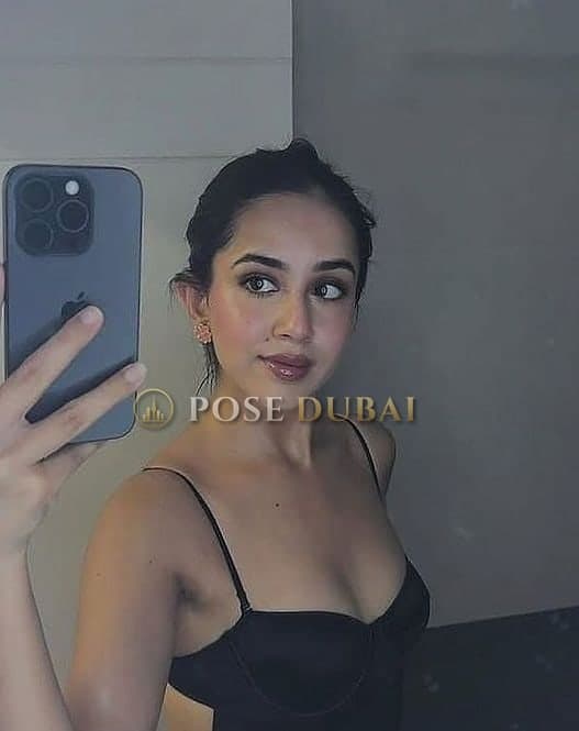 Simran, 22, escort in Dubai — 170 cm, Indian (photo 4 of 4)