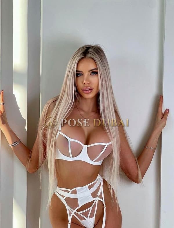 Skine, 26, escort in Dubai — 170 cm (photo 2 of 6)