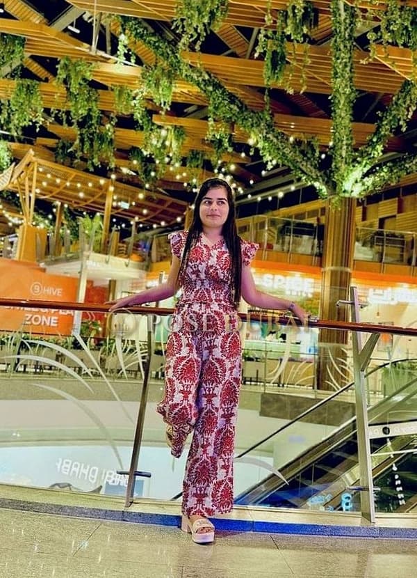 Suman, 21, escort in Dubai — 156 cm, Indian (photo 4 of 5)