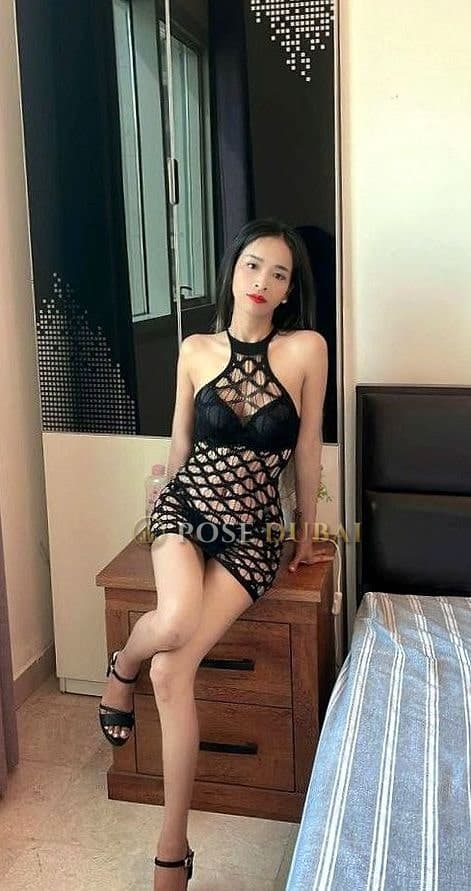 Tina, 25, escort in Dubai — 160 cm (photo 2 of 5)