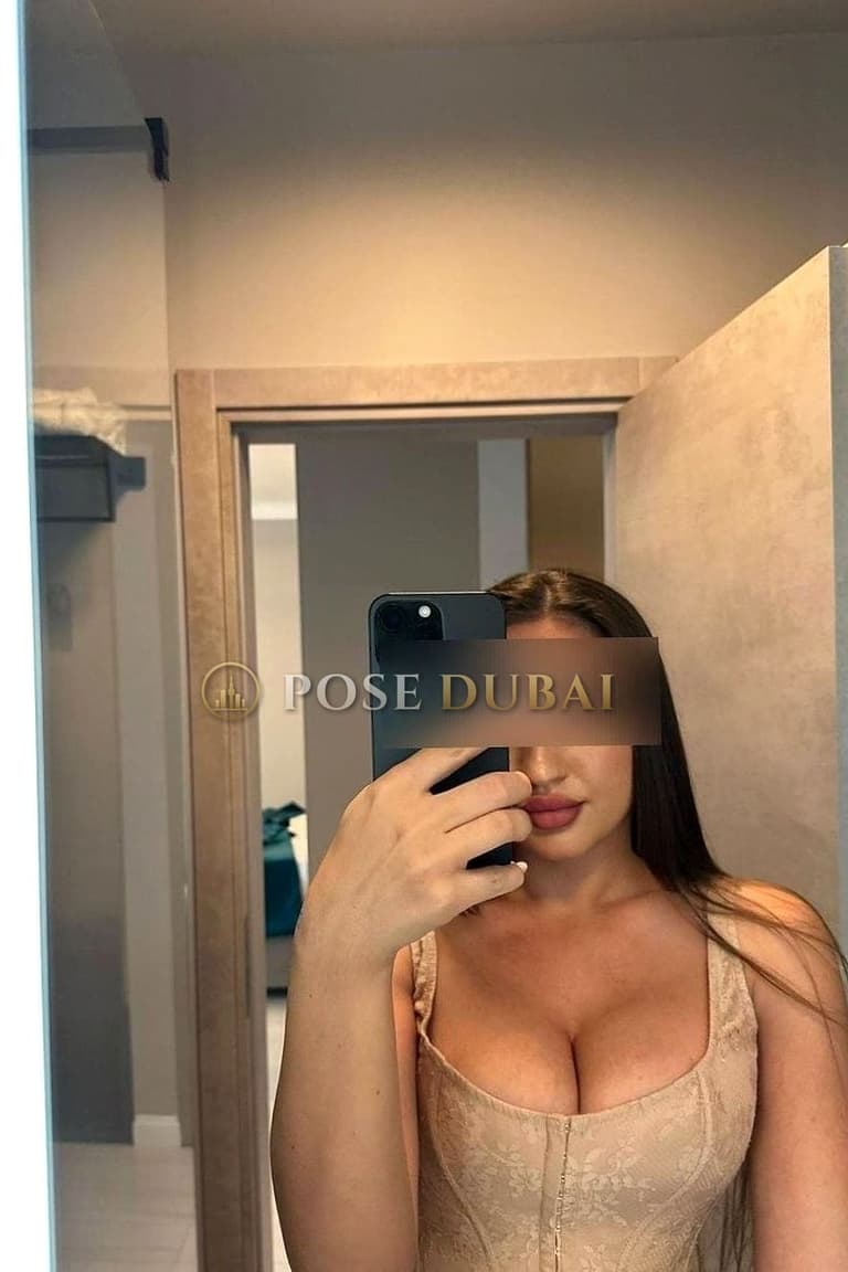 Alice, 28, escort in Dubai — Romanian, 170 cm (photo 1 of 6)