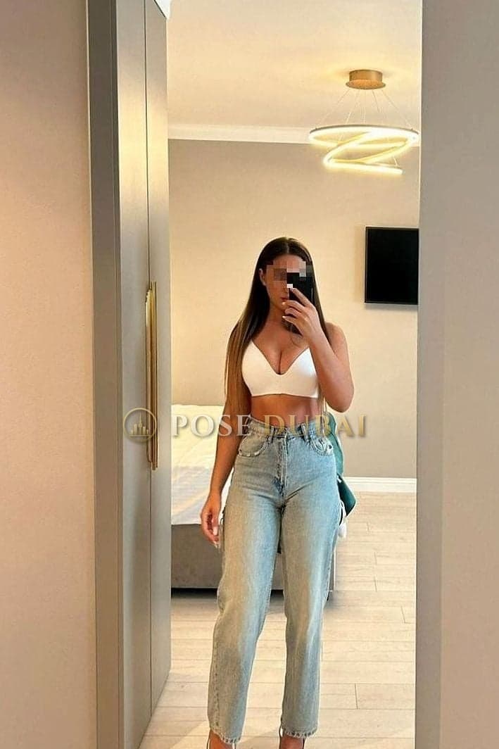 Alice, 28, escort in Dubai — Romanian, 170 cm (photo 3 of 6)