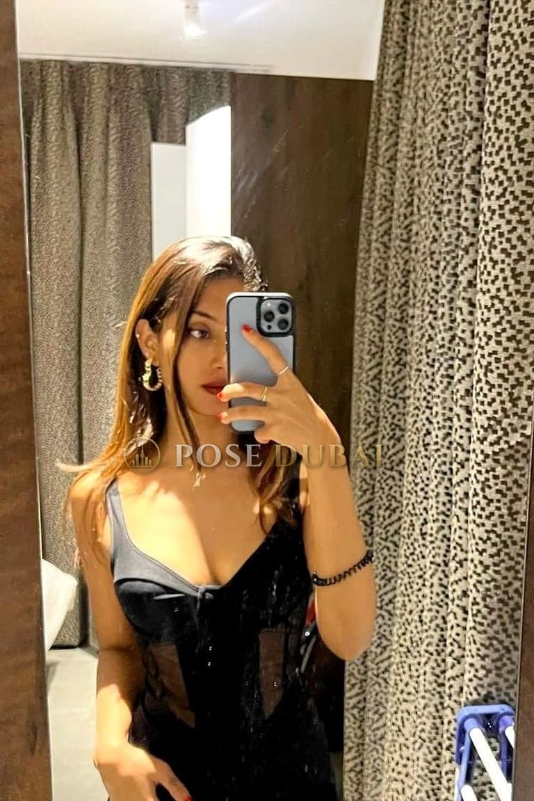 Aparna, 23, escort in Dubai — Indian, 166 cm (photo 3 of 4)