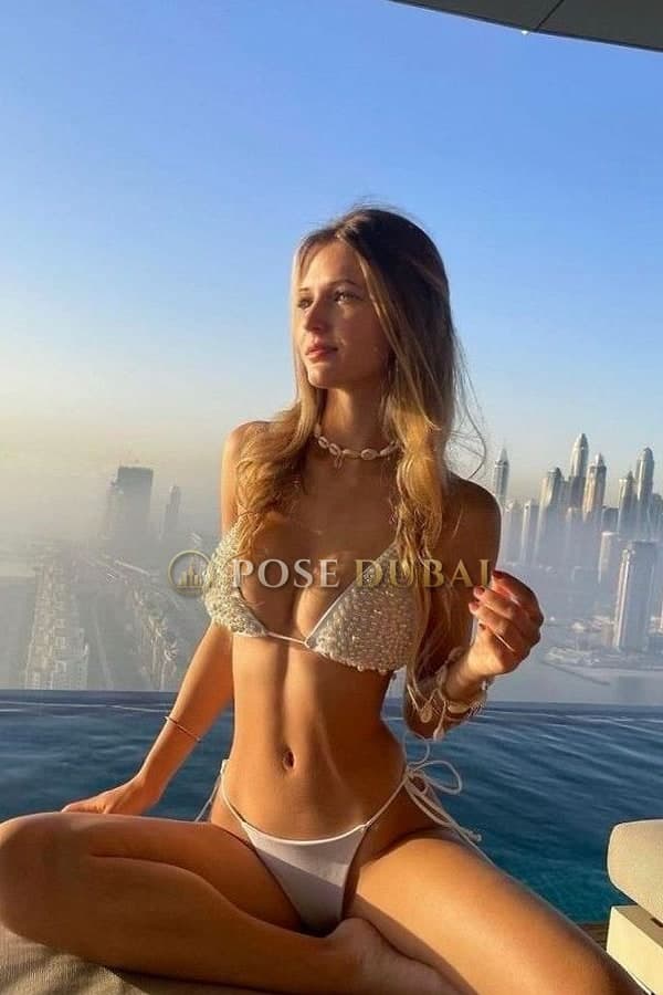 Christina, 21, escort in Dubai — 168 cm (photo 1 of 8)