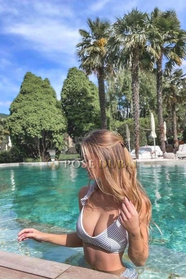 Christina, 21, escort in Dubai — 168 cm (photo 2 of 8)