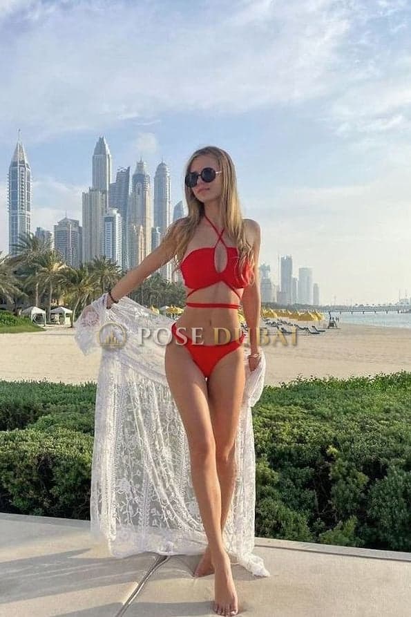 Christina, 21, escort in Dubai — 168 cm (photo 3 of 8)