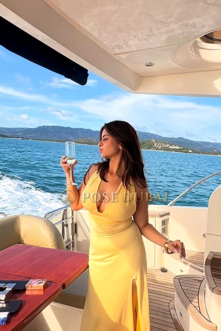 Devika, 22, escort in Dubai — 168 cm, Indian (photo 2 of 4)