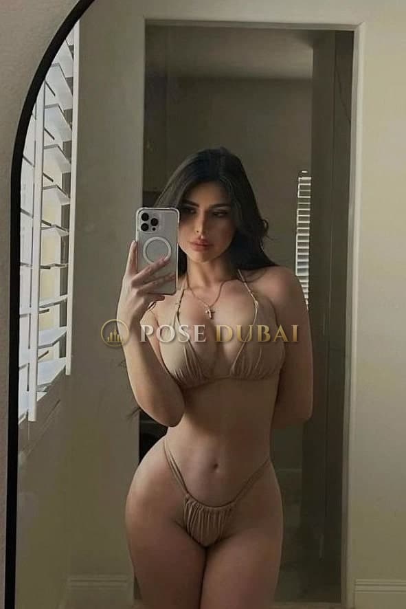 Ellie, 20, escort in Dubai — 169 cm (photo 1 of 10)
