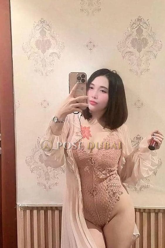 Emely, 24, escort in Dubai — 165 cm, Thai (photo 2 of 5)