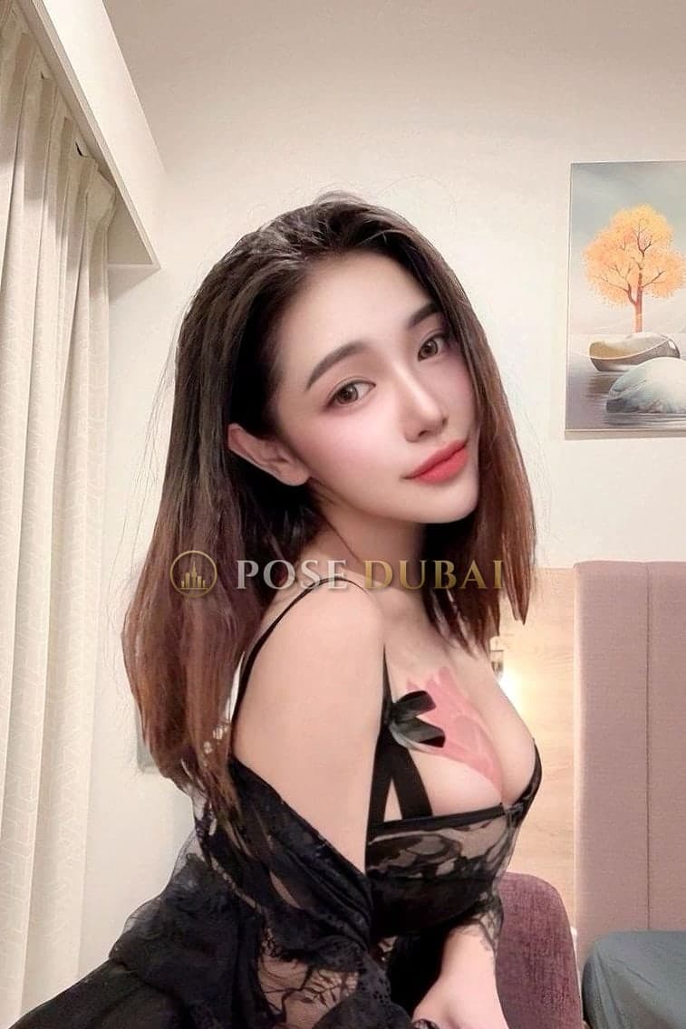 Emely, 24, escort in Dubai — Thai, 165 cm (photo 3 of 5)