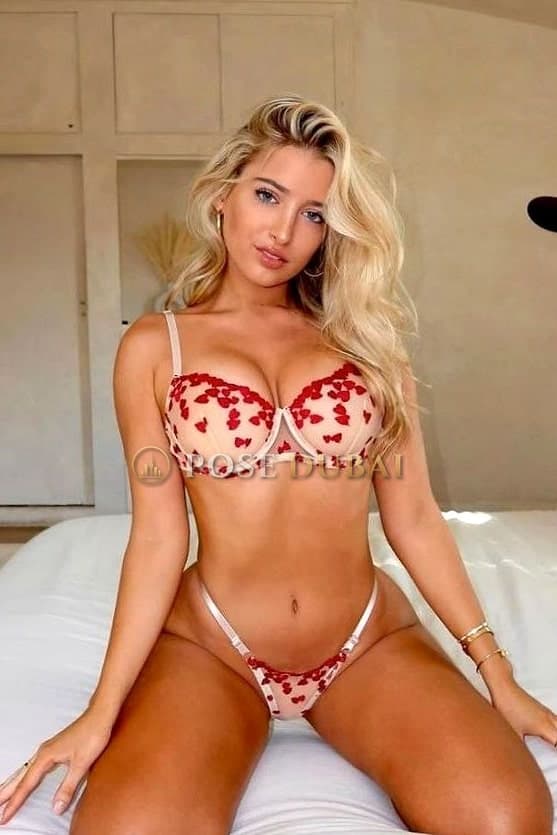 Emily, 23, escort in Dubai — 165 cm (photo 1 of 7)