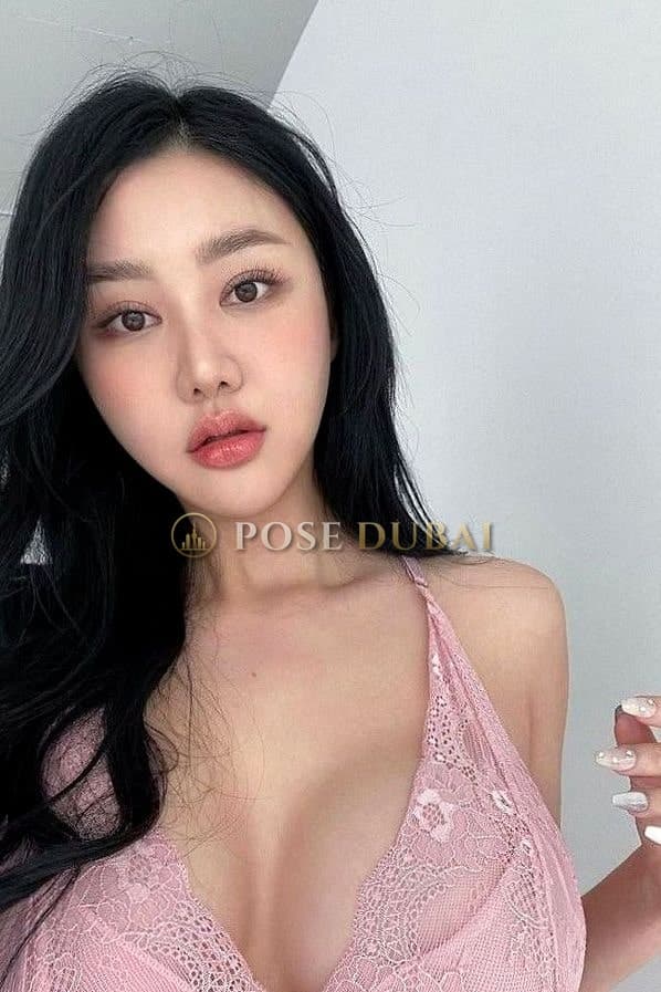 Emma, 23, escort in Dubai — 165 cm (photo 2 of 4)