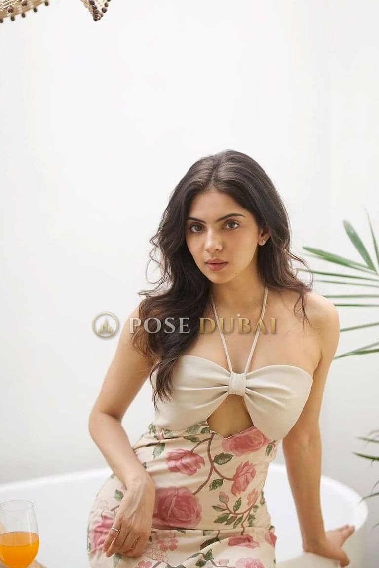 Esha, 22, escort in Dubai — Indian, 171 cm (photo 3 of 4)